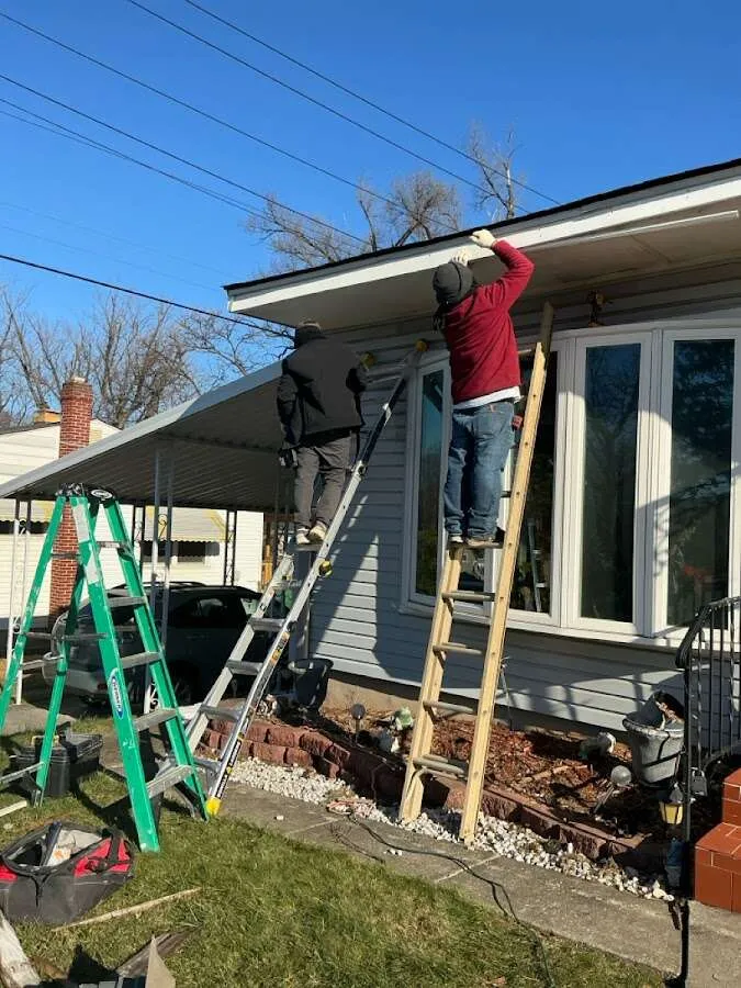 Restoration crew performing exterior repair in Tiffin
